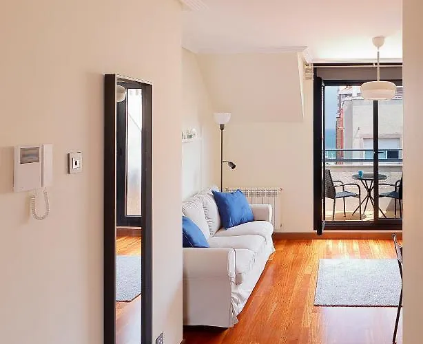 Atico Con Terraza, Vistas Al Mar Y Parking En Playa De S Lorenzo * Gijón