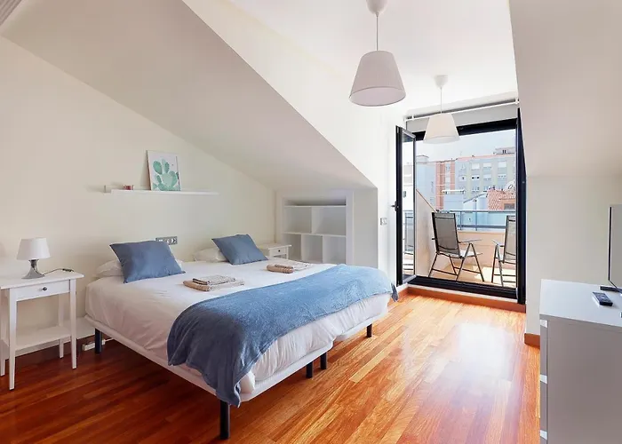 Atico Con Terraza, Vistas Al Mar Y Parking En Playa De S Lorenzo Gijón