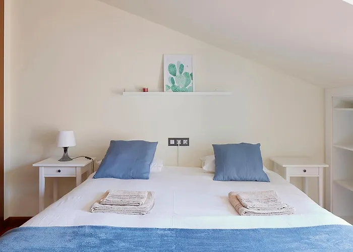 Apartamento ático Con Terraza, Vistas Al Mar Y Parking En Playa De S Lorenzo Gijón